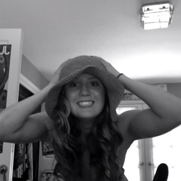 Meet your Posher, Amanda - Picture 1 of 1